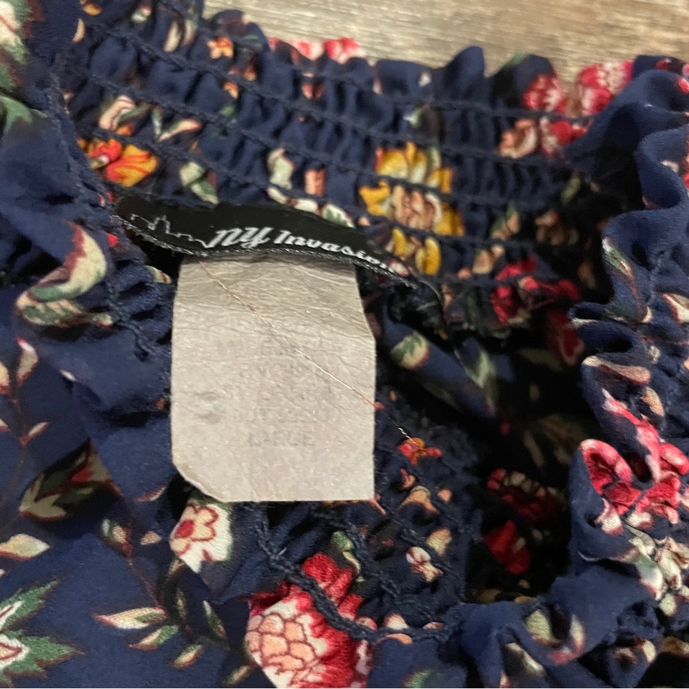 NY Illusion Navy Floral Smocked Neck Blouse Size Large - Picture 4 of 9